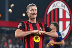 开云体育下载-巴萨横扫AC米兰，德容爆发神勇