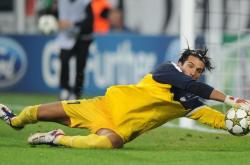 开云体育中国官网-布克化身防守铁闸，雄鹿窒息式防守令步行者进攻体系全面瘫痪