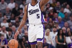 开云体育下载-独行侠绝地反击意大利男篮，福克斯打破历史纪录的简单介绍