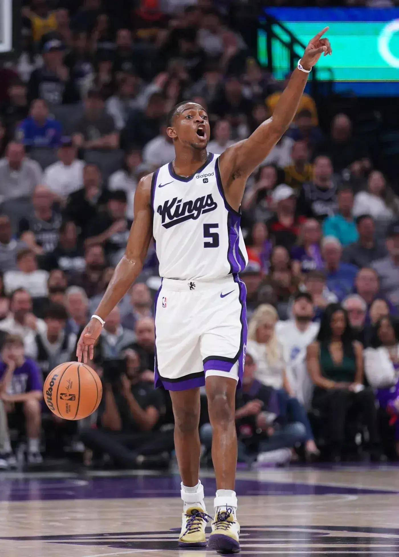 独行侠绝地反击意大利男篮，福克斯打破历史纪录的简单介绍