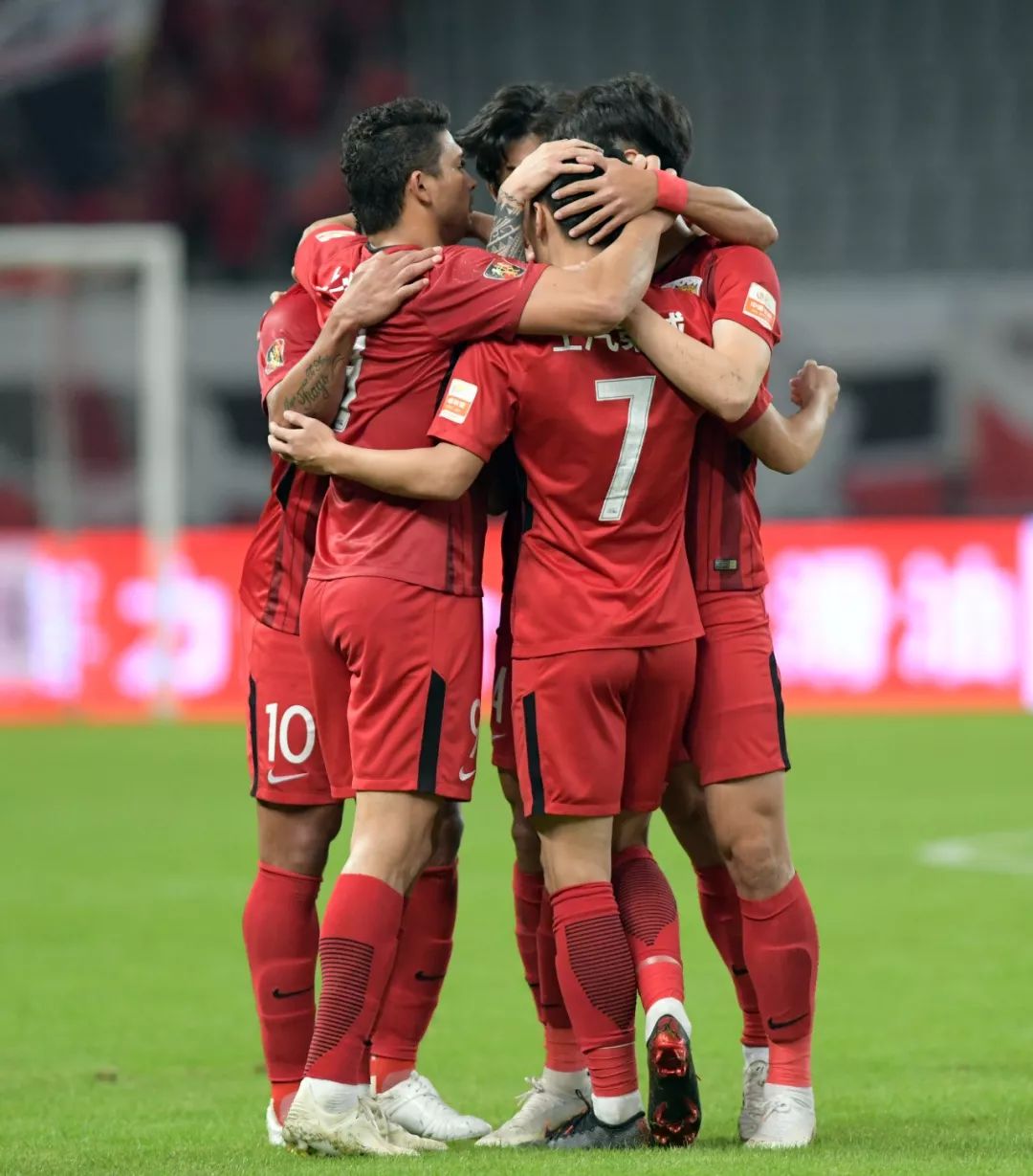 包含上港客场逆转,继续领跑积分榜的词条 包含上港客场逆转,继续领跑积分榜的词条