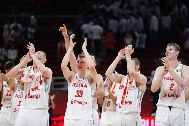 波兰客场险胜斯洛文尼亚，小组排名提升的简单介绍