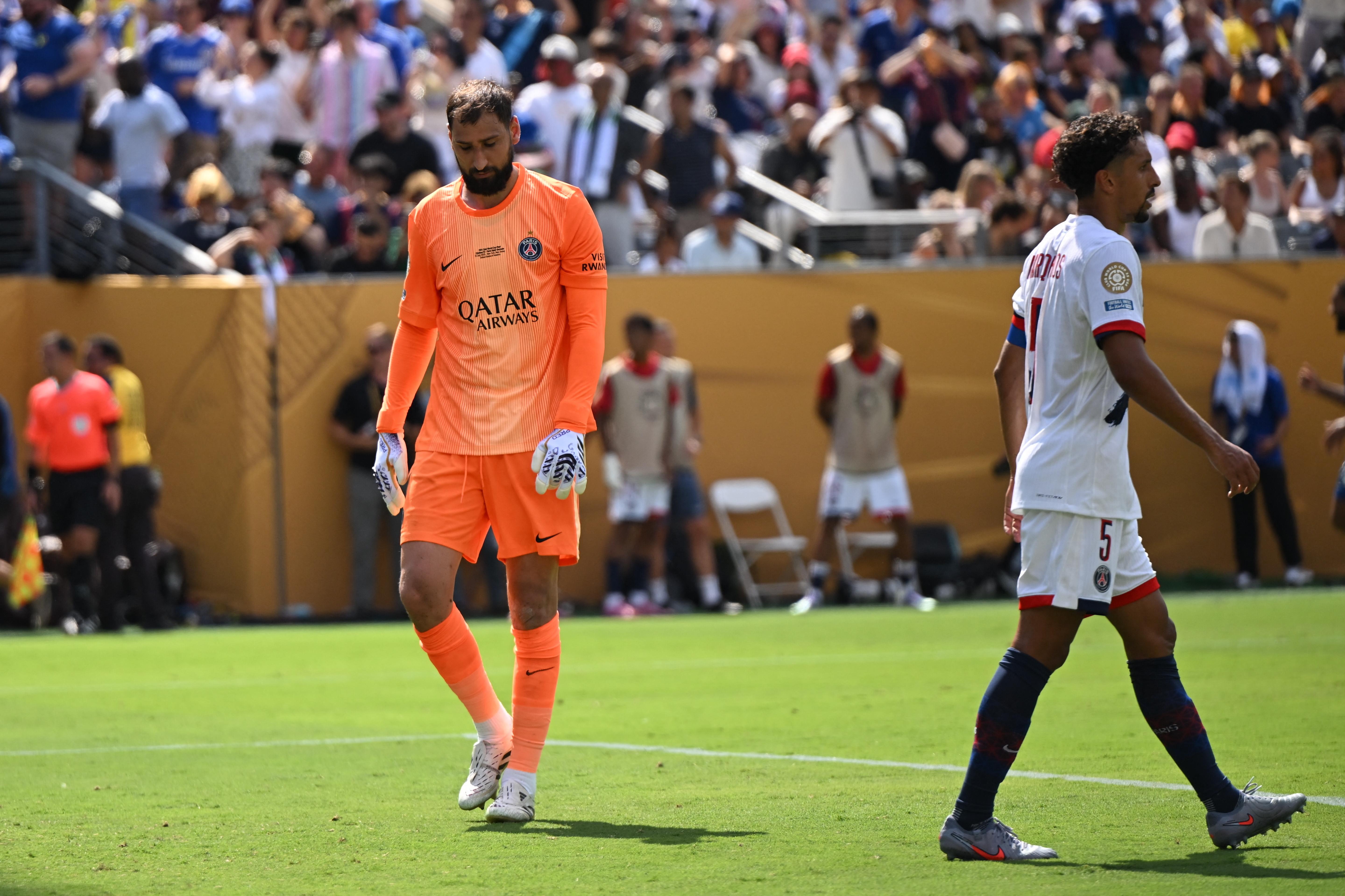 包含马赛球员被曝光在社交媒体秀豪车的词条