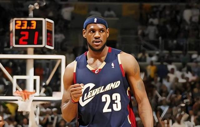 包含篮球明星的私人生活曝光，引发球迷围观的词条