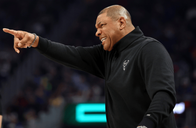 云南队主场受挫，球迷怀疑教练战术