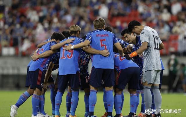 韩国队横扫日本队，黄鸭组合点燃赛场