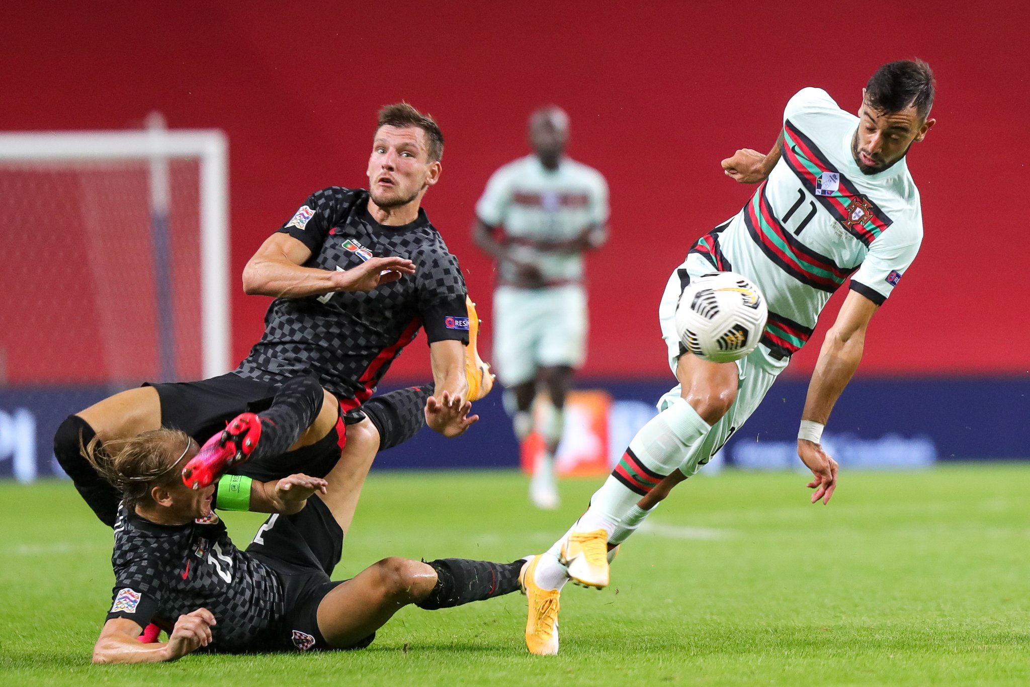 包含葡萄牙队碾压中国队,波尔高光表现的词条 包含葡萄牙队碾压中国队,波尔高光表现的词条