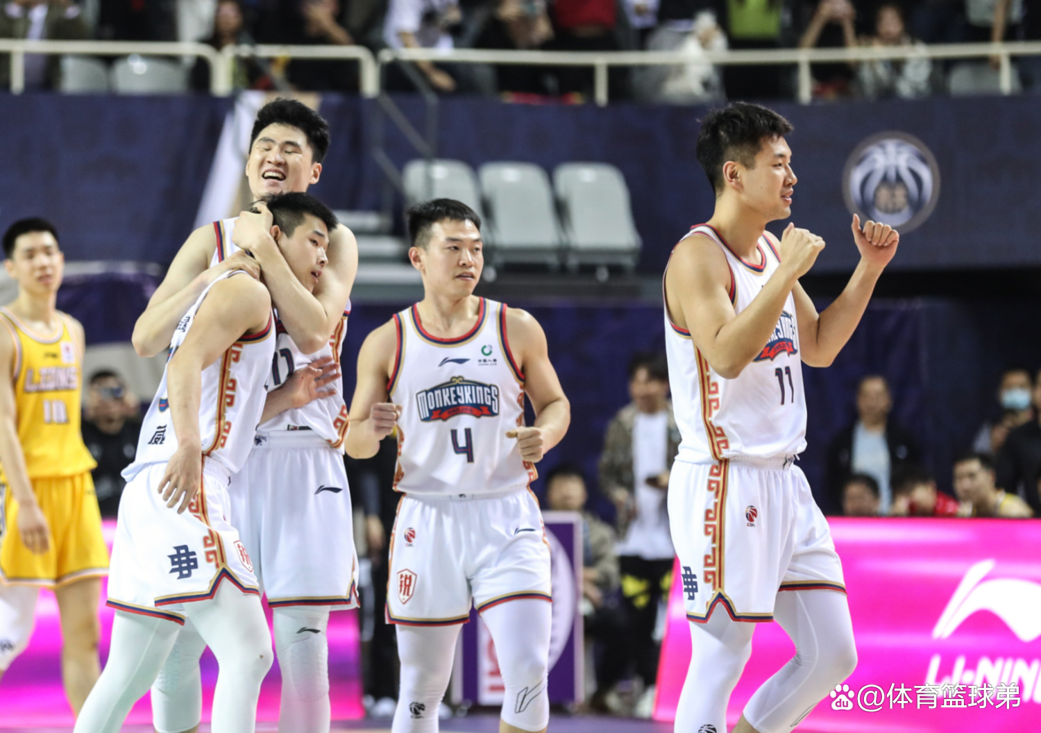 广东队力克山西队，西亚卡姆点燃赛场的简单介绍