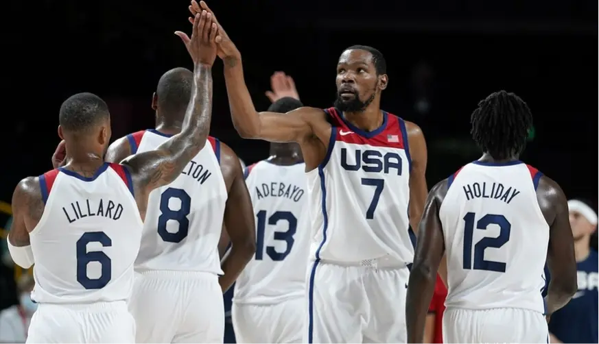 包含希腊男篮爆冷巴西男篮，布克制霸全场的词条