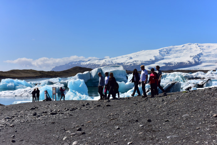 包含爱尔兰-逼平冰岛，拒绝告负的精神将持续下去的词条