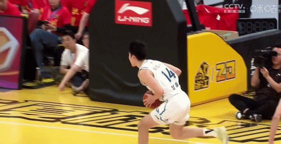 深圳队在激烈对决中突围获胜,实力突显的简单介绍 深圳队在激烈对决中突围获胜,实力突显的简单介绍