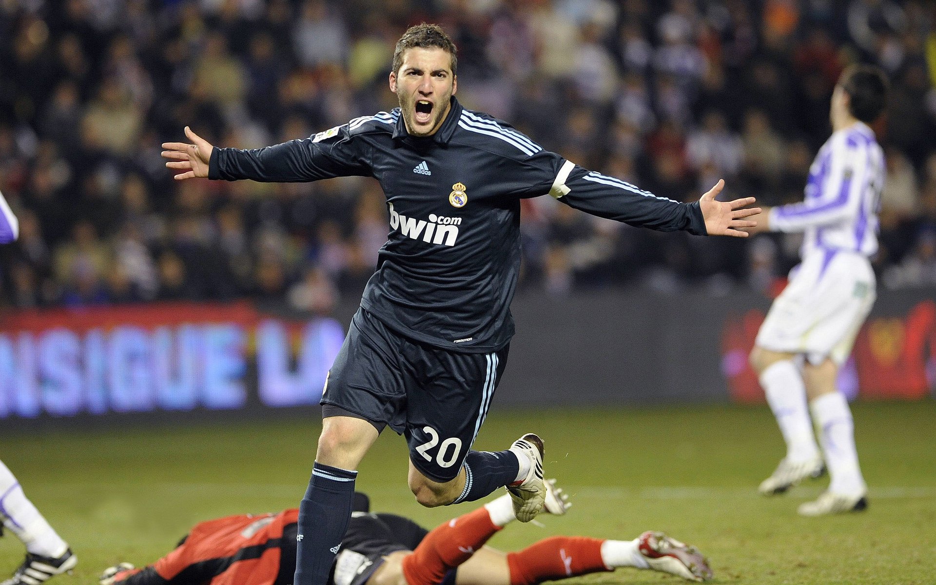 数据王座与银河铁律，当德布劳内统治赛场，皇马用胜利书写欧冠法则