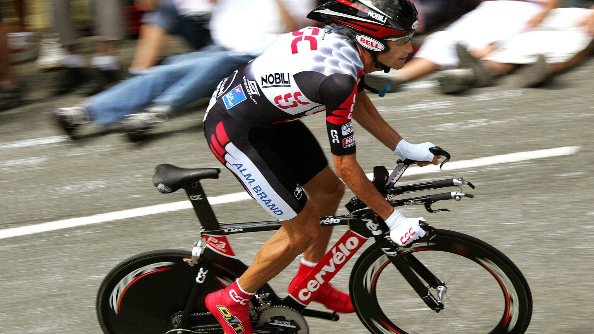 德甲争冠夜惊现篮球奇景，文班亚马攻防两端统治的跨界启示