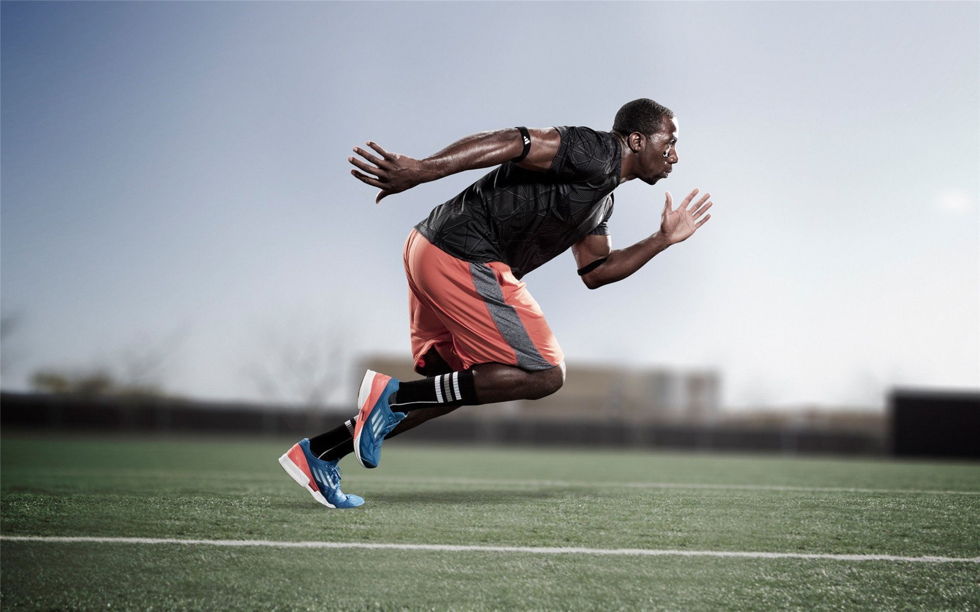 维尼修斯刷新纪录闪耀赛场，巴西足球体系压制中国足球的深层思考