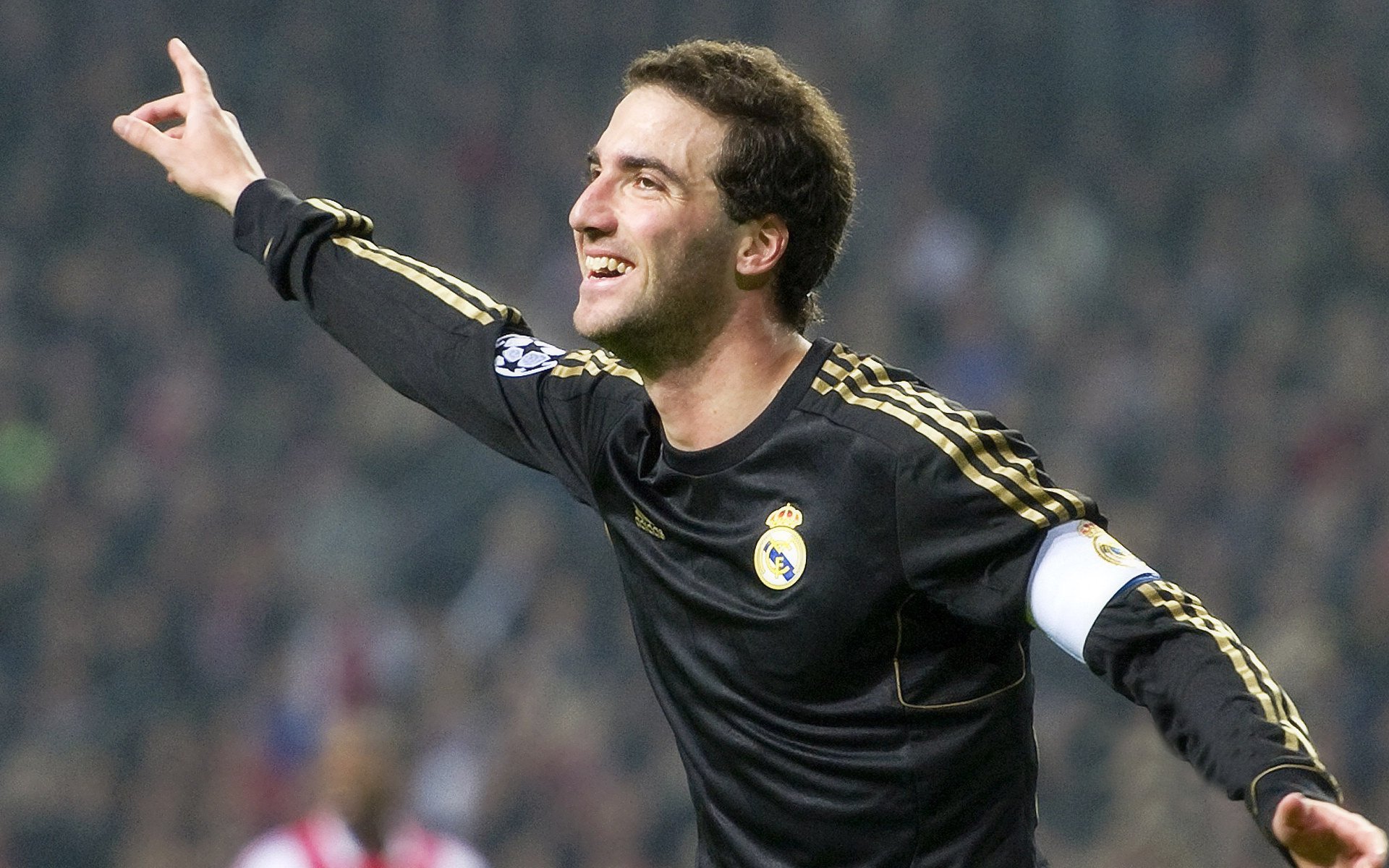 哈利伯顿如魔术师般无解，掘金以团队强势碾过湖人