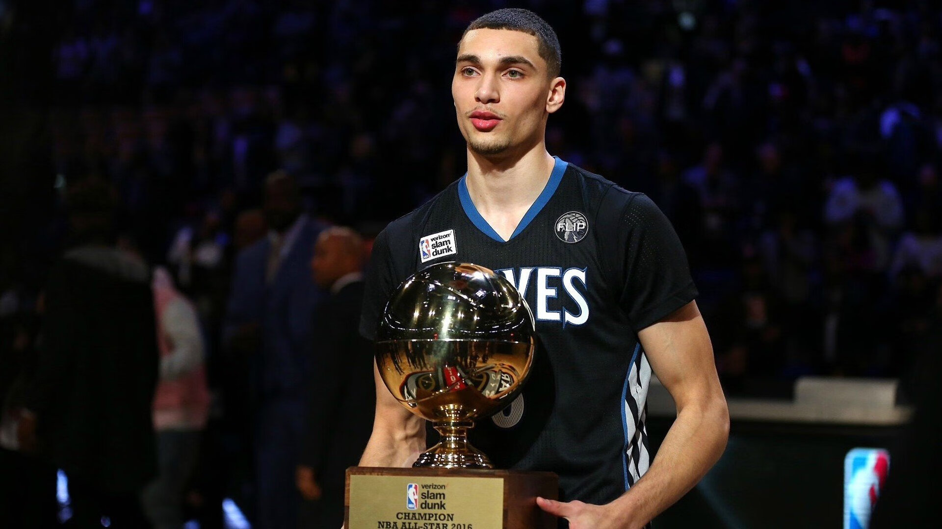 孤胆英雄与狼群之战，福克斯里程碑之夜照亮独行侠前路